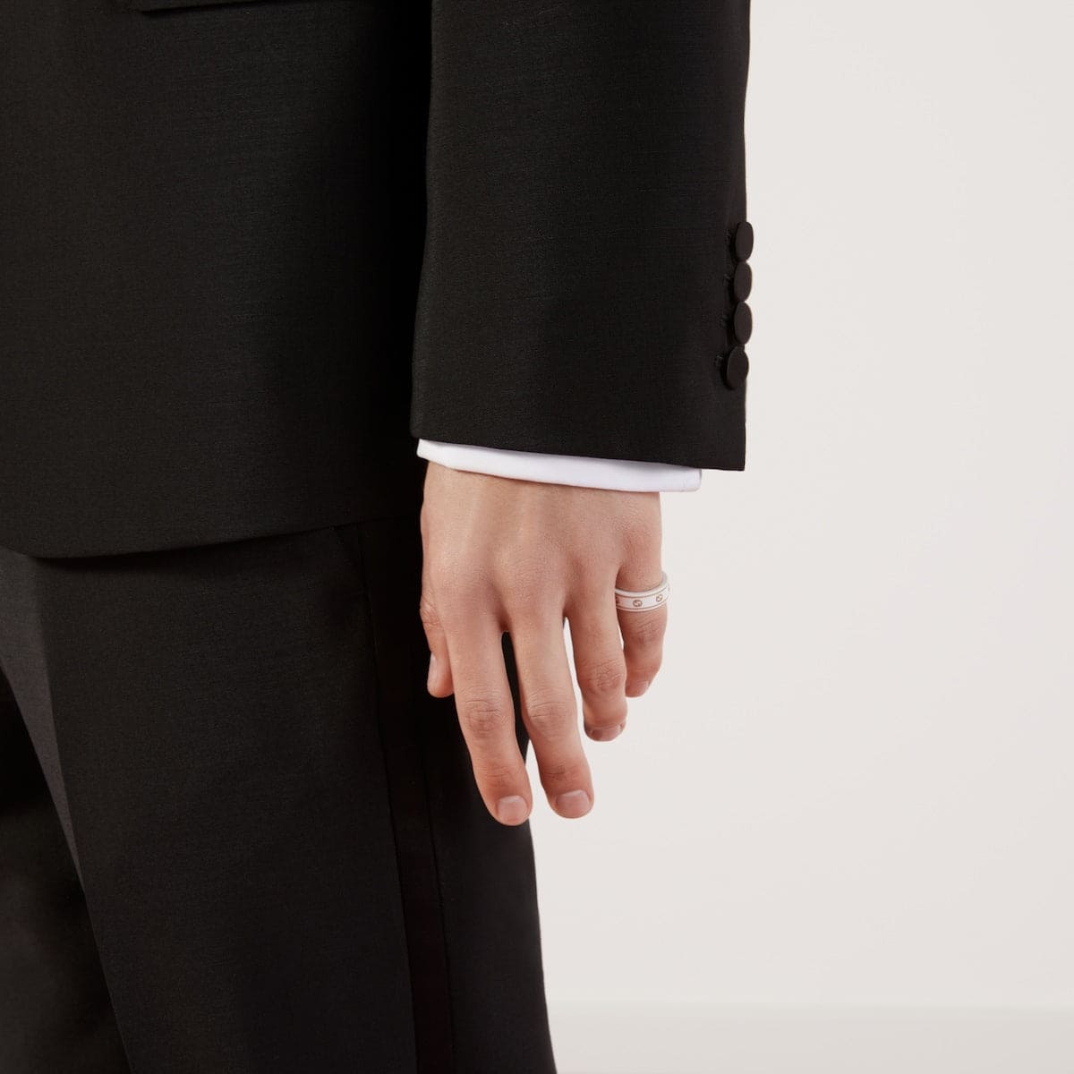 18K Double Gucci Interlocking Gucci Icon White Zirconia Ring