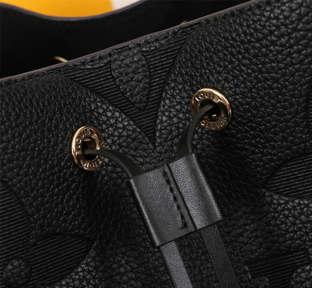 LOUIS VUITTON CRAFTY NÉONOÉ BANDOULIERE MM 26CM BLACK