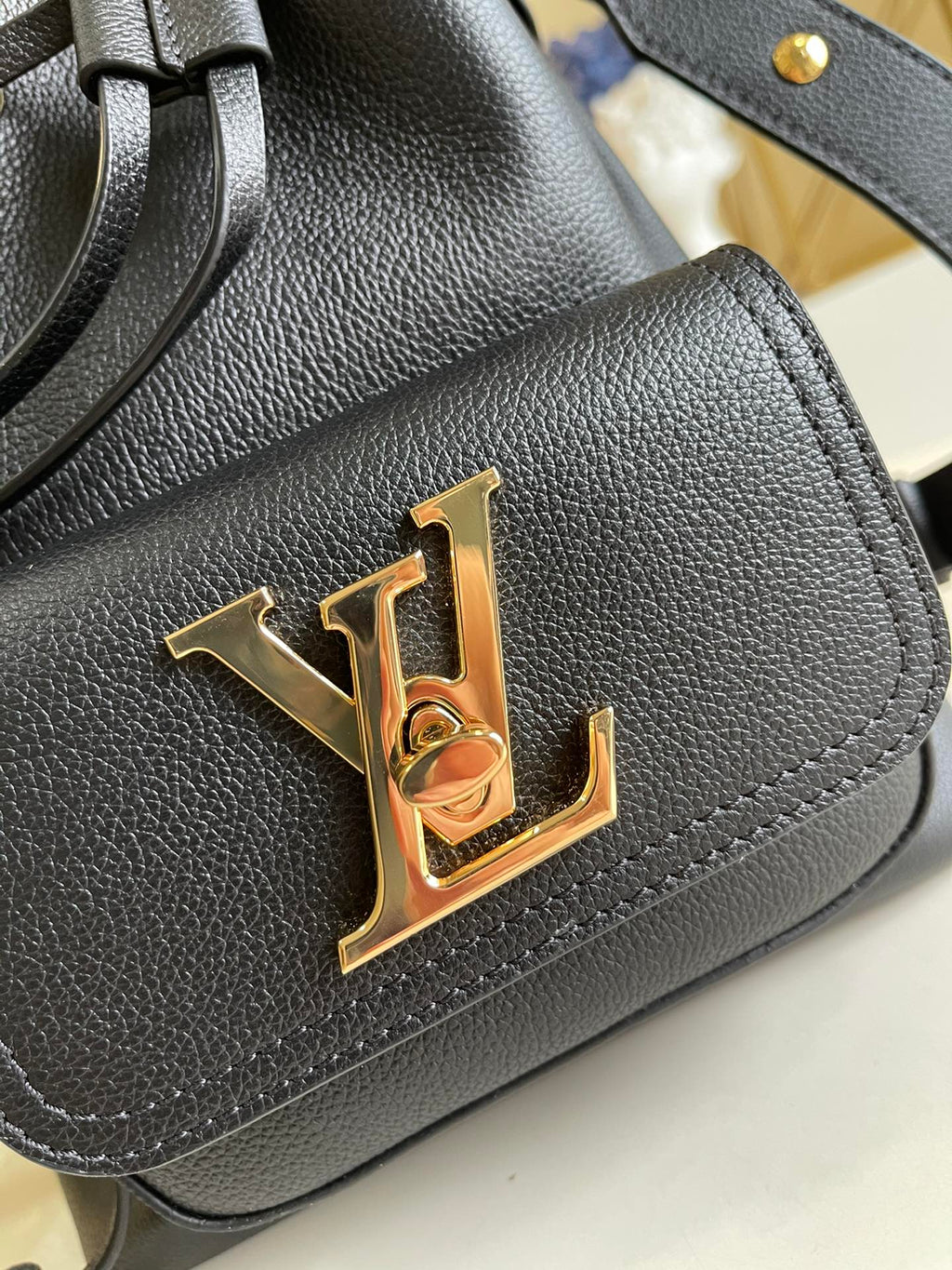 LOUIS VUITTON LV LOCKME BUCKET 23 BLACK GRAINED CALF SKIN