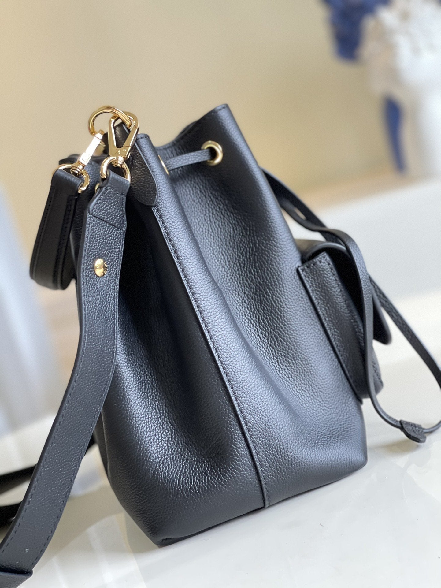 LOUIS VUITTON LV LOCKME BUCKET 23 BLACK GRAINED CALF SKIN