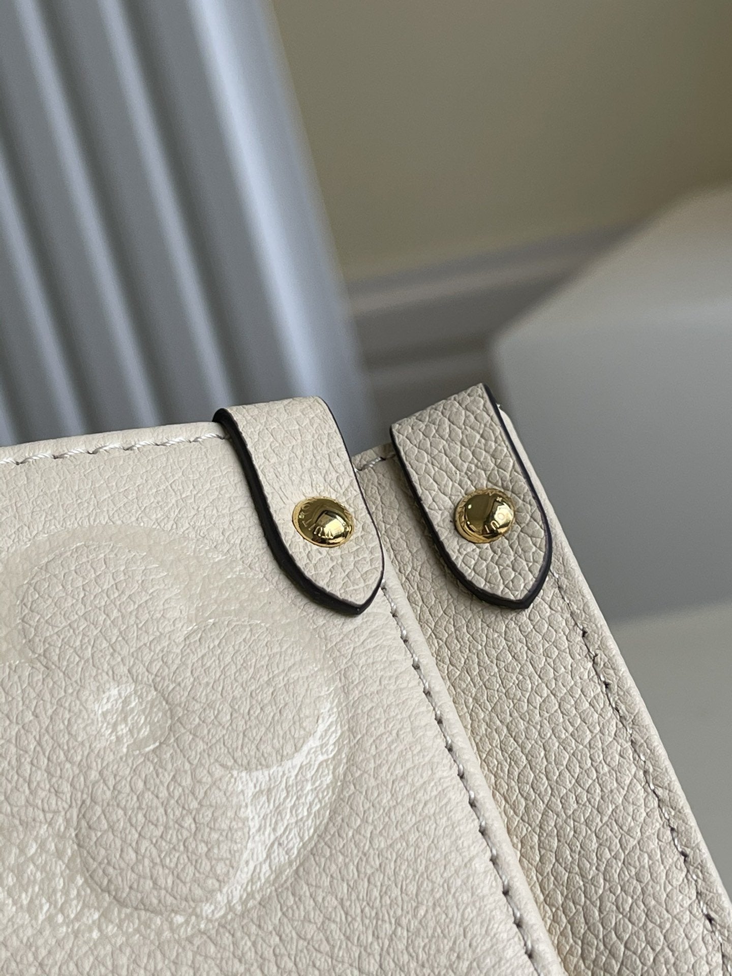 LOUIS VUITTON LV ONTHEGO MM 35 CREAM COWHIDE-LEATHER TRIM