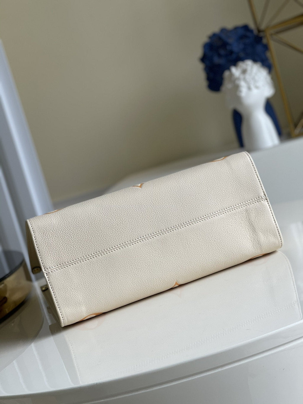 LOUIS VUITTON LV ONTHEGO MM 35 CREAM COWHIDE-LEATHER TRIM