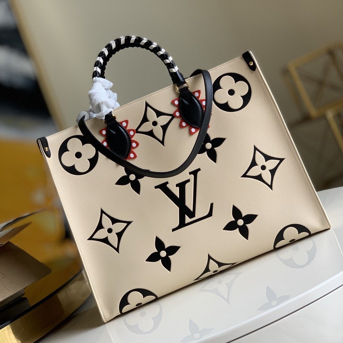 LOUIS VUITTON CRAFTY ONTHEGO GM 41 CREME BLACK MONOGRAM GIANT CANVAS