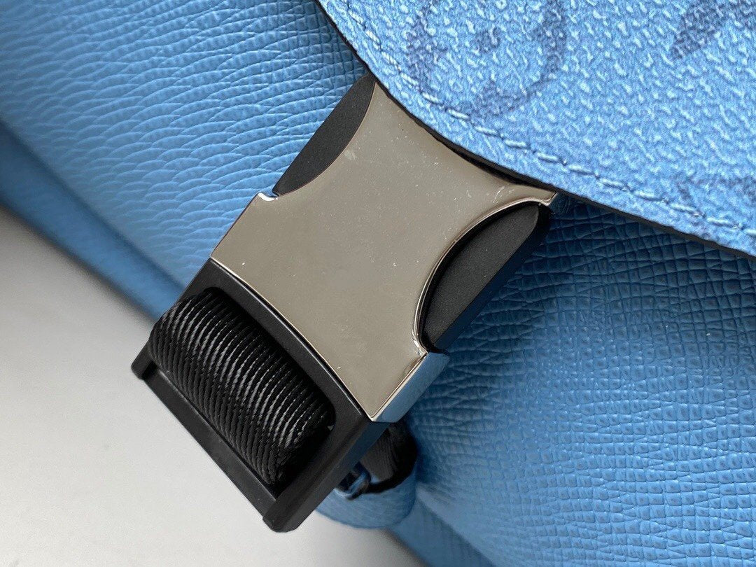 LOUIS VUITTON MESSENGERAMA 29CM TAIGARAMA DENIM BLUE