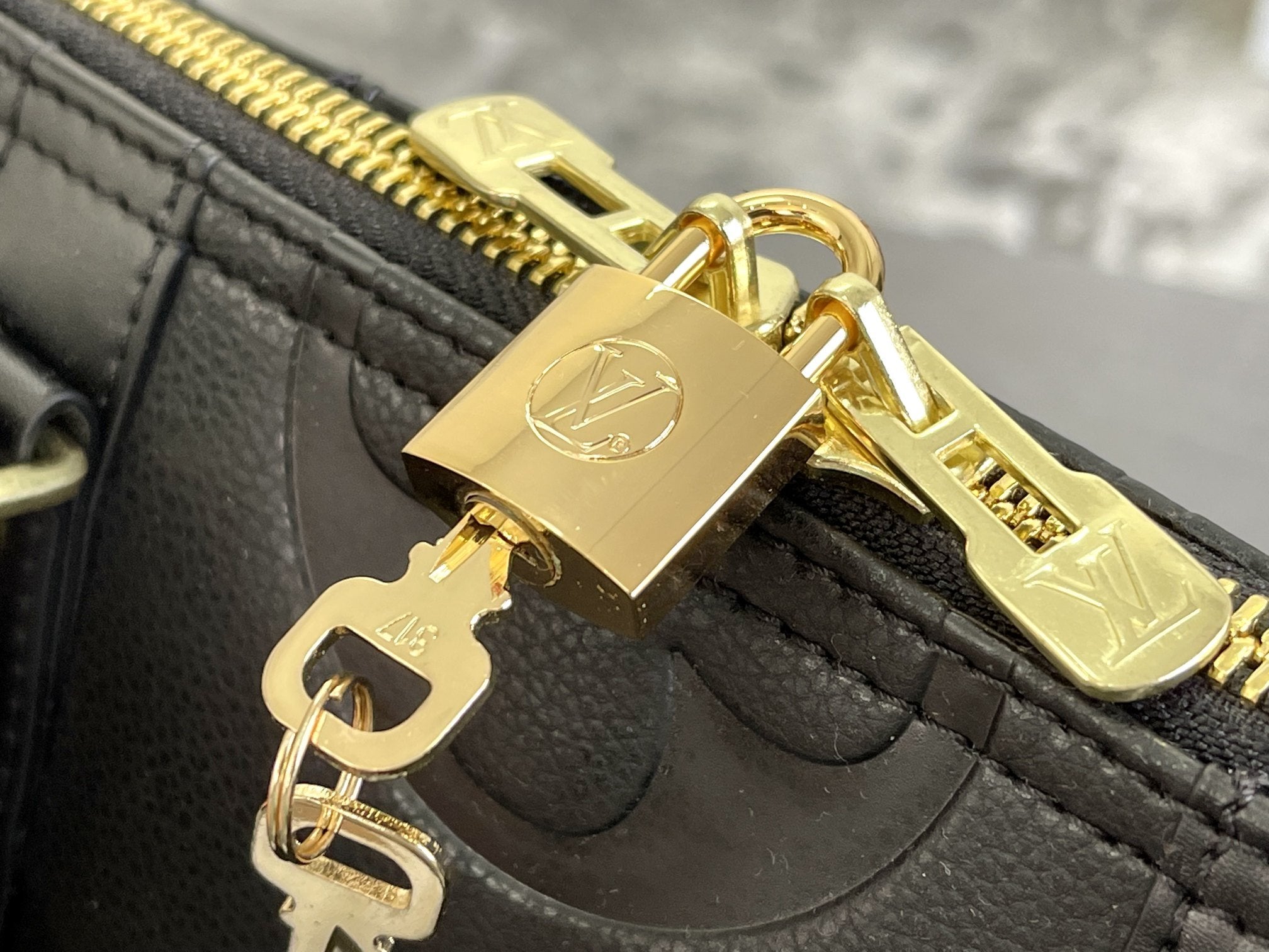 LOUIS VUITTON KEEPALL 45 BANDOULIERE MONOGRAM EMPREINTE GIANT