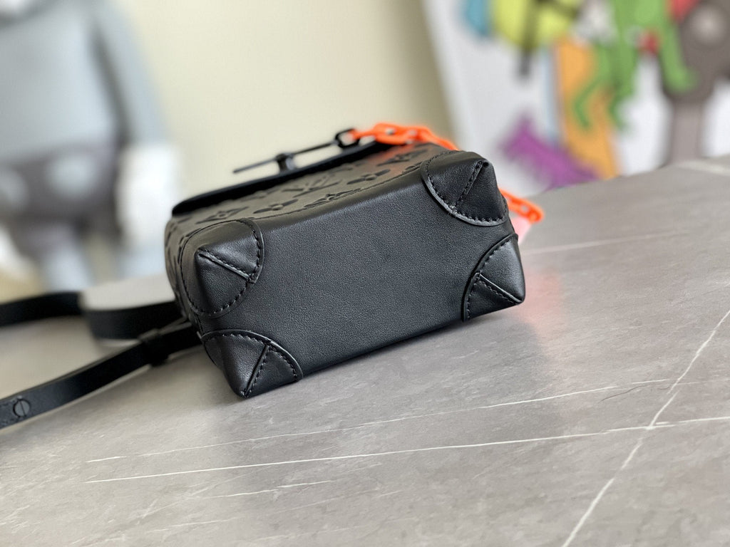 LOUIS VUITTON STEAMER XS 15CM BLACK COWHIDE