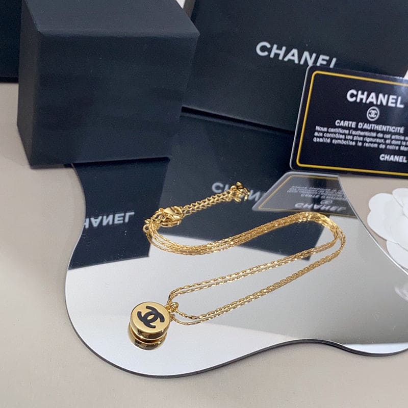 18K  Chanel Pendant Necklace