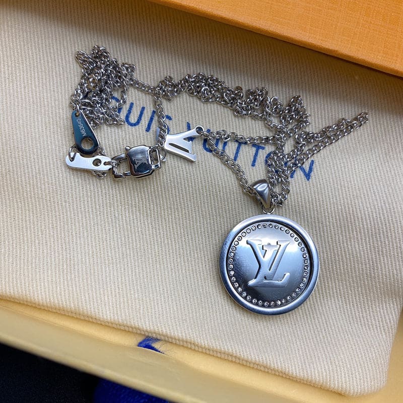 18K Louis Vuitton Catch Pendant Necklace
