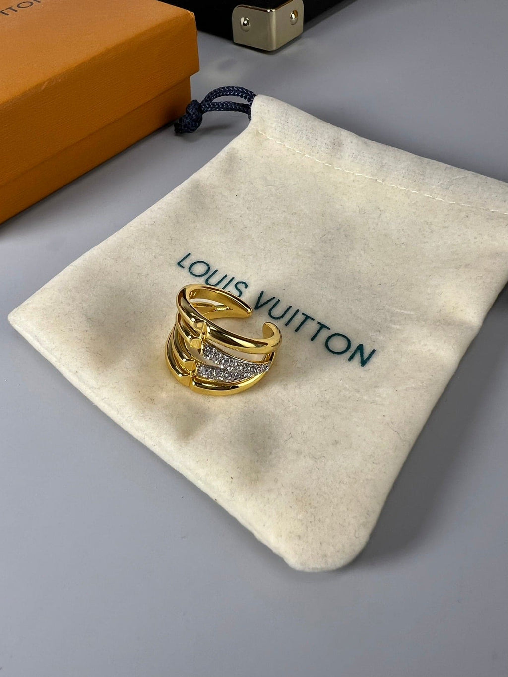 18K Louis Vuitton Volt Upside Down Diamonds Ring