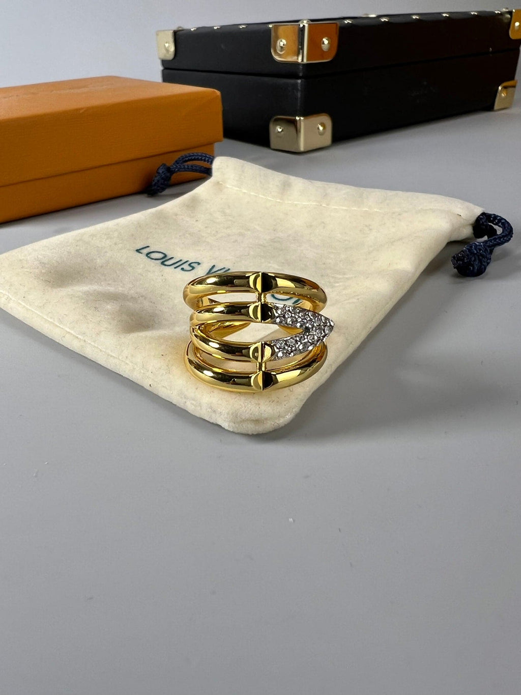 18K Louis Vuitton Volt Upside Down Diamonds Ring