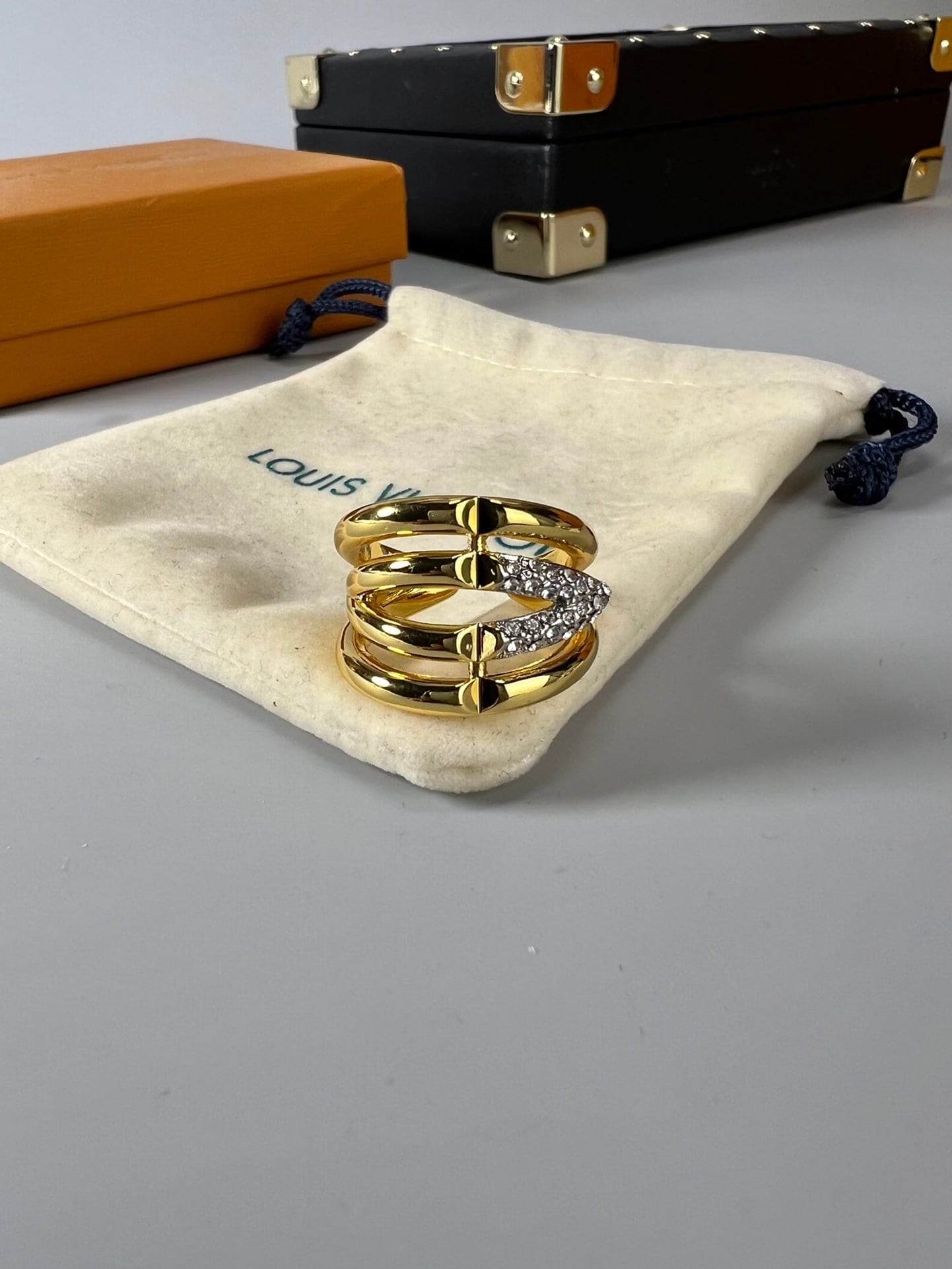 18K Louis Vuitton Volt Upside Down Diamonds Ring