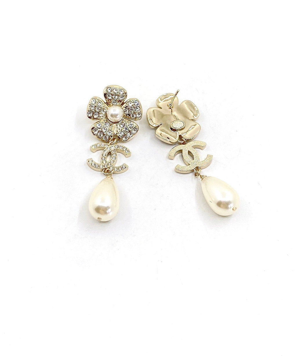 18K  Chanel Pearl Flowers Earrings