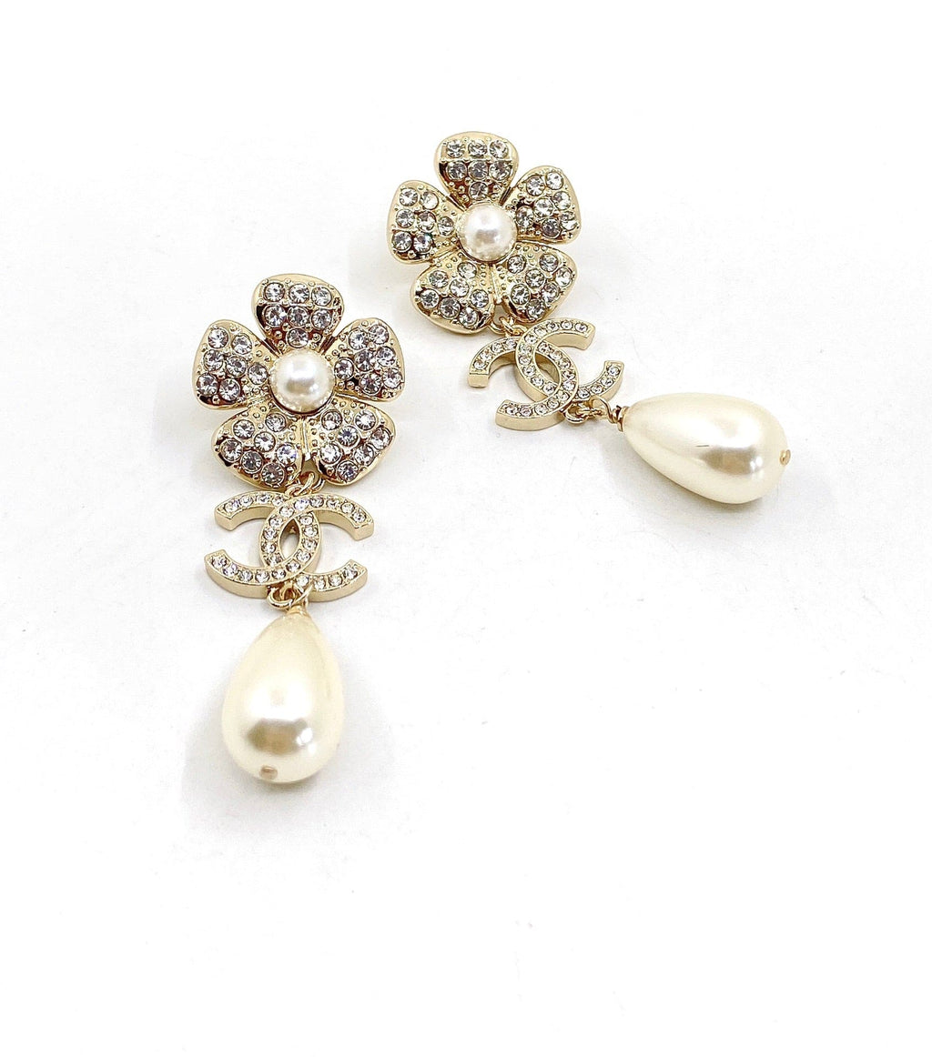 18K  Chanel Pearl Flowers Earrings