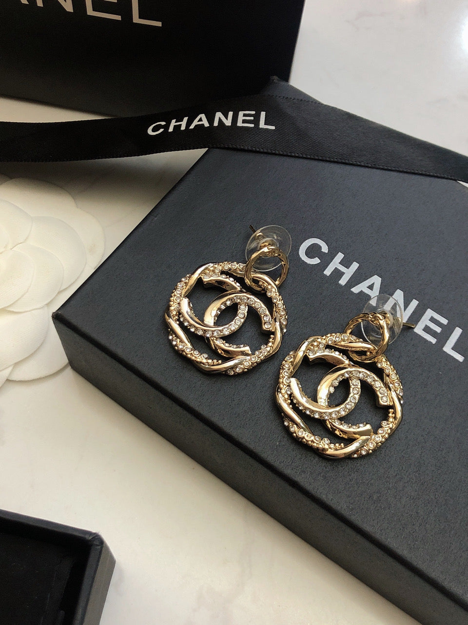 18K  Chanel Round Diamond Earrings