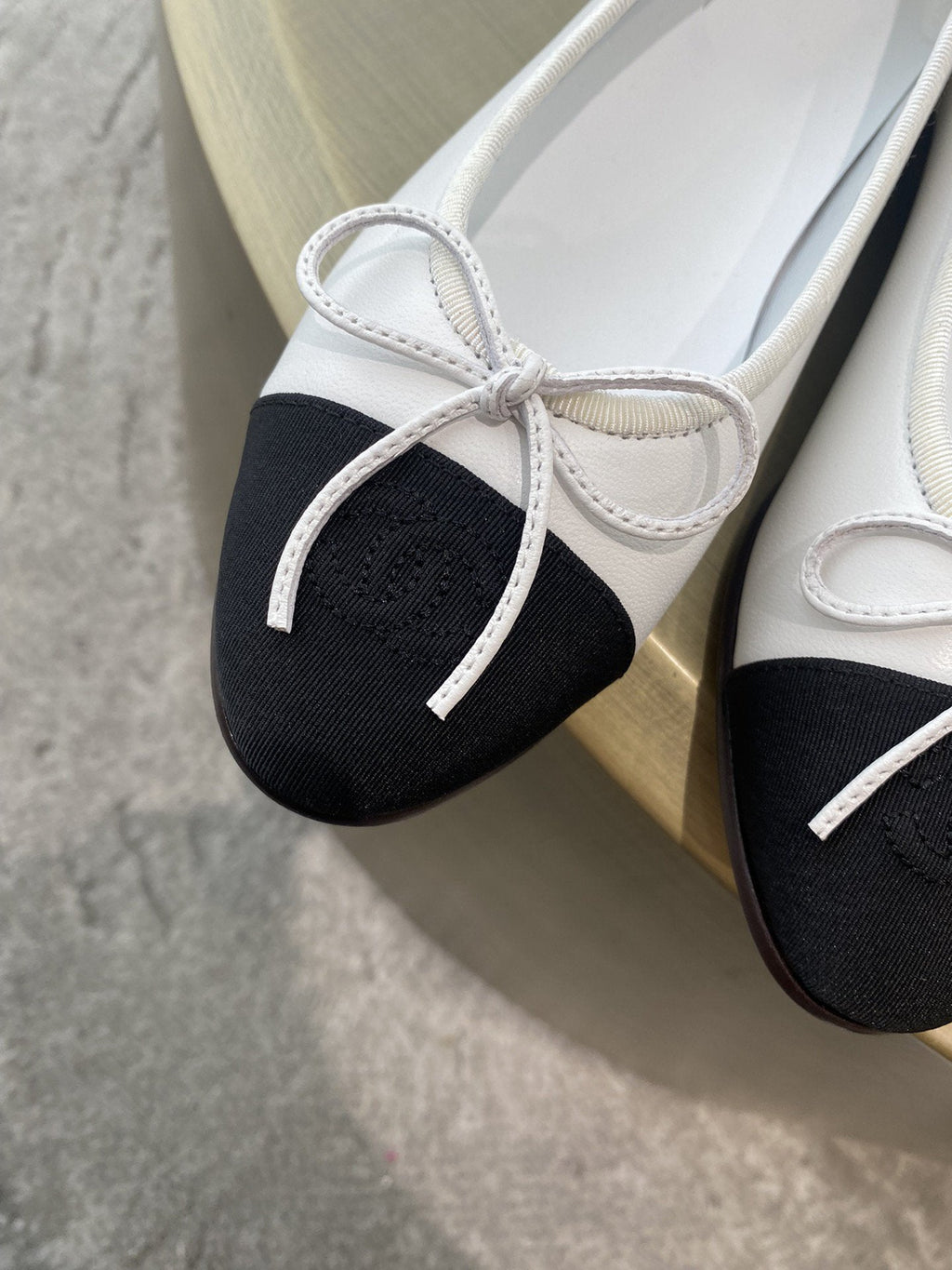 CHANEL BALLET FLATS WHITE BLACK LAMBSKIN CANVAS