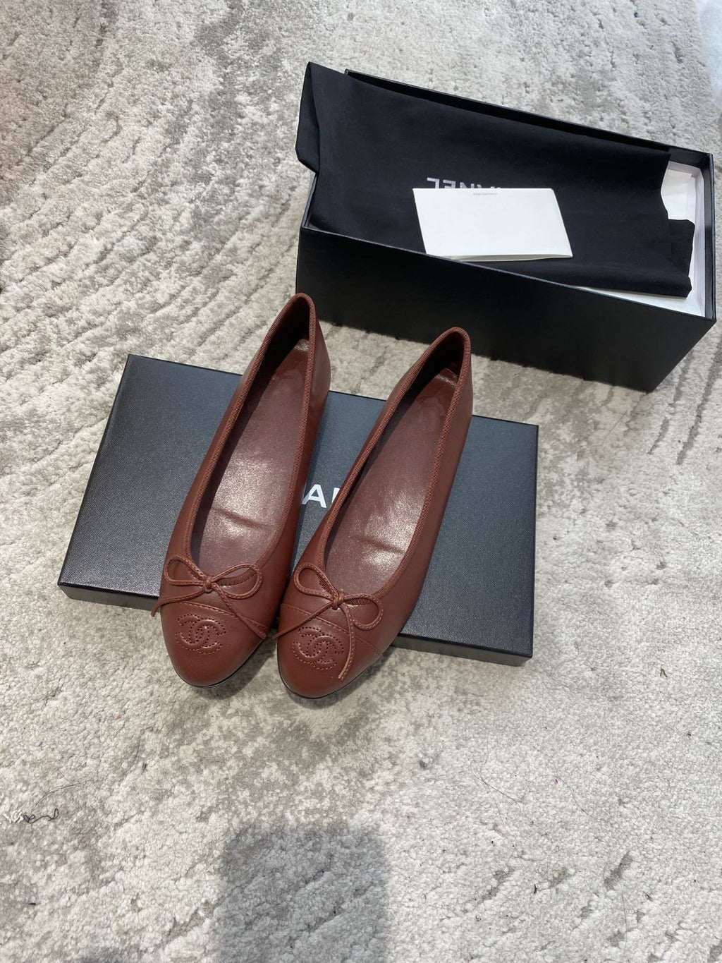 CHANEL BALLET FLATS BURGUNDY LAMBSKIN
