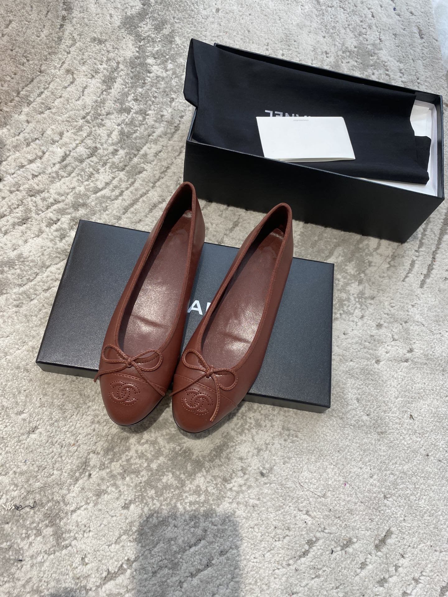CHANEL BALLET FLATS BURGUNDY LAMBSKIN