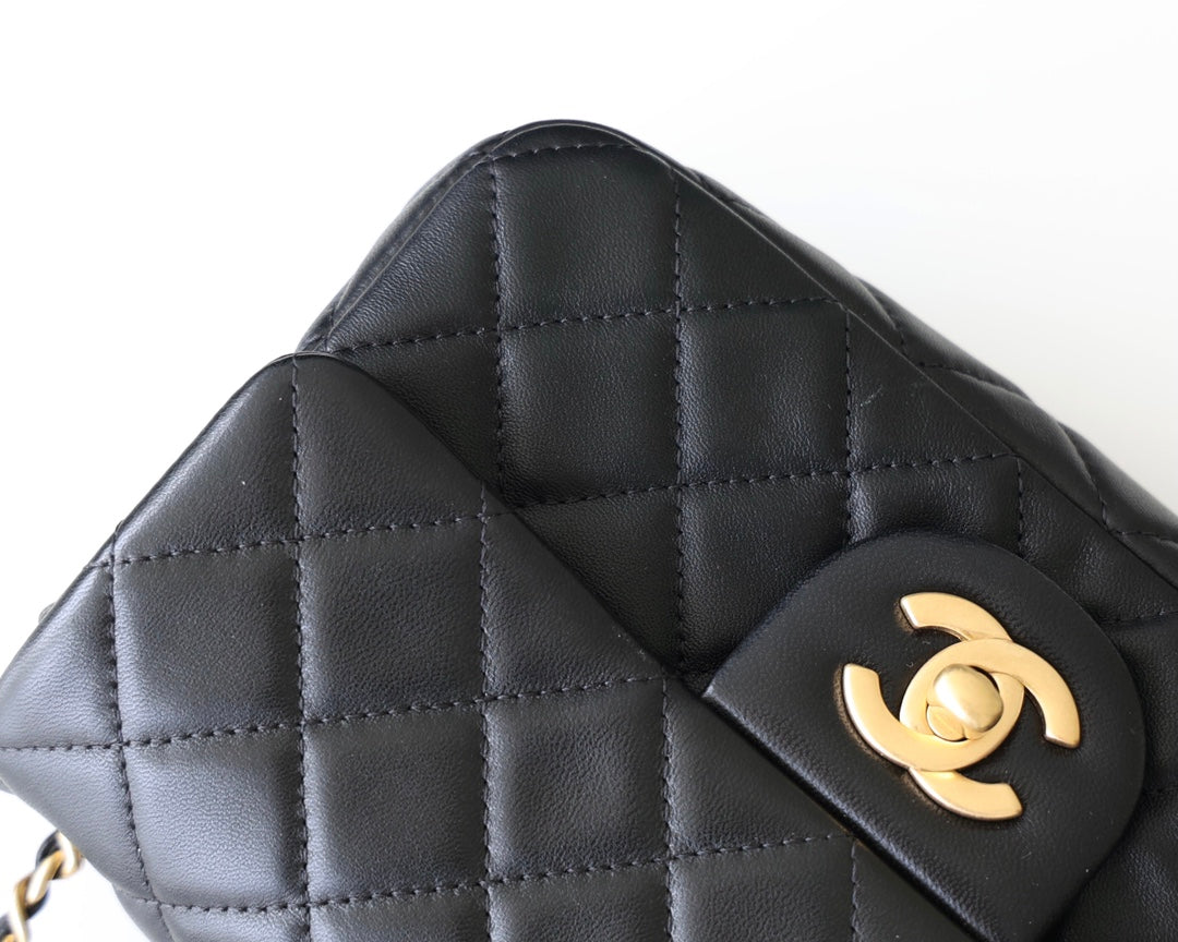 CHANEL FLAP BAG 20CM GOLD HARDWARE BLACK LAMBSKIN