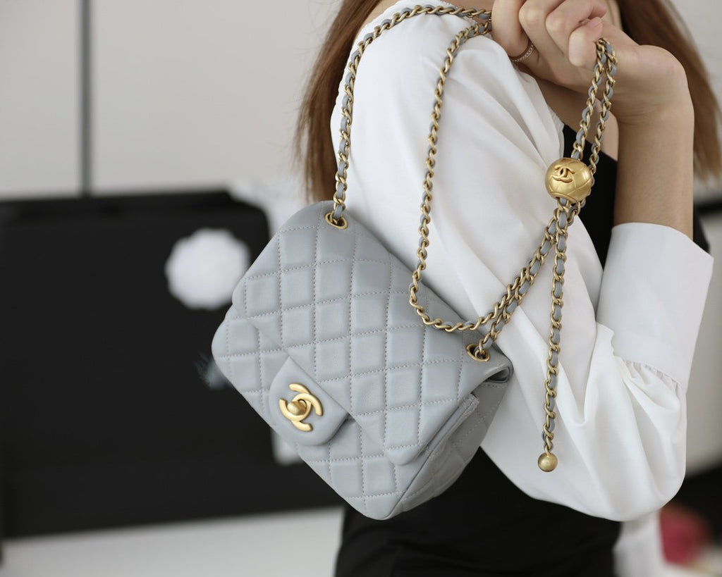CHANEL FLAP BAG 17CM GREY LAMBSKIN GOLD HARDWARE