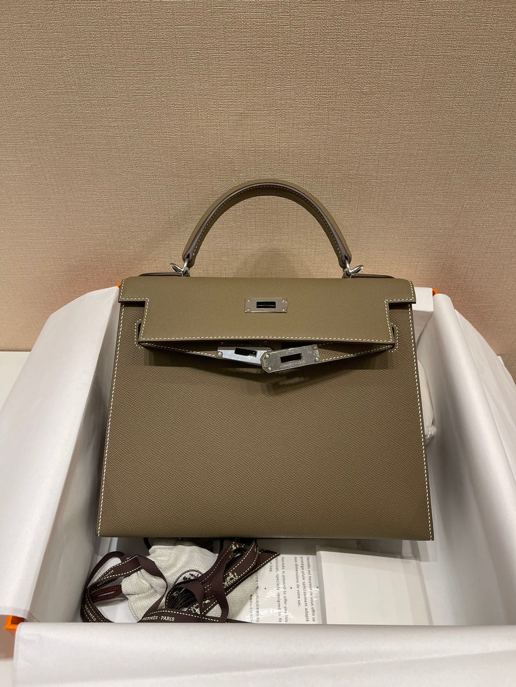 HERMES KELLY 28CM ETOUPE EPSOM LEATHER SILVER HARDWARE