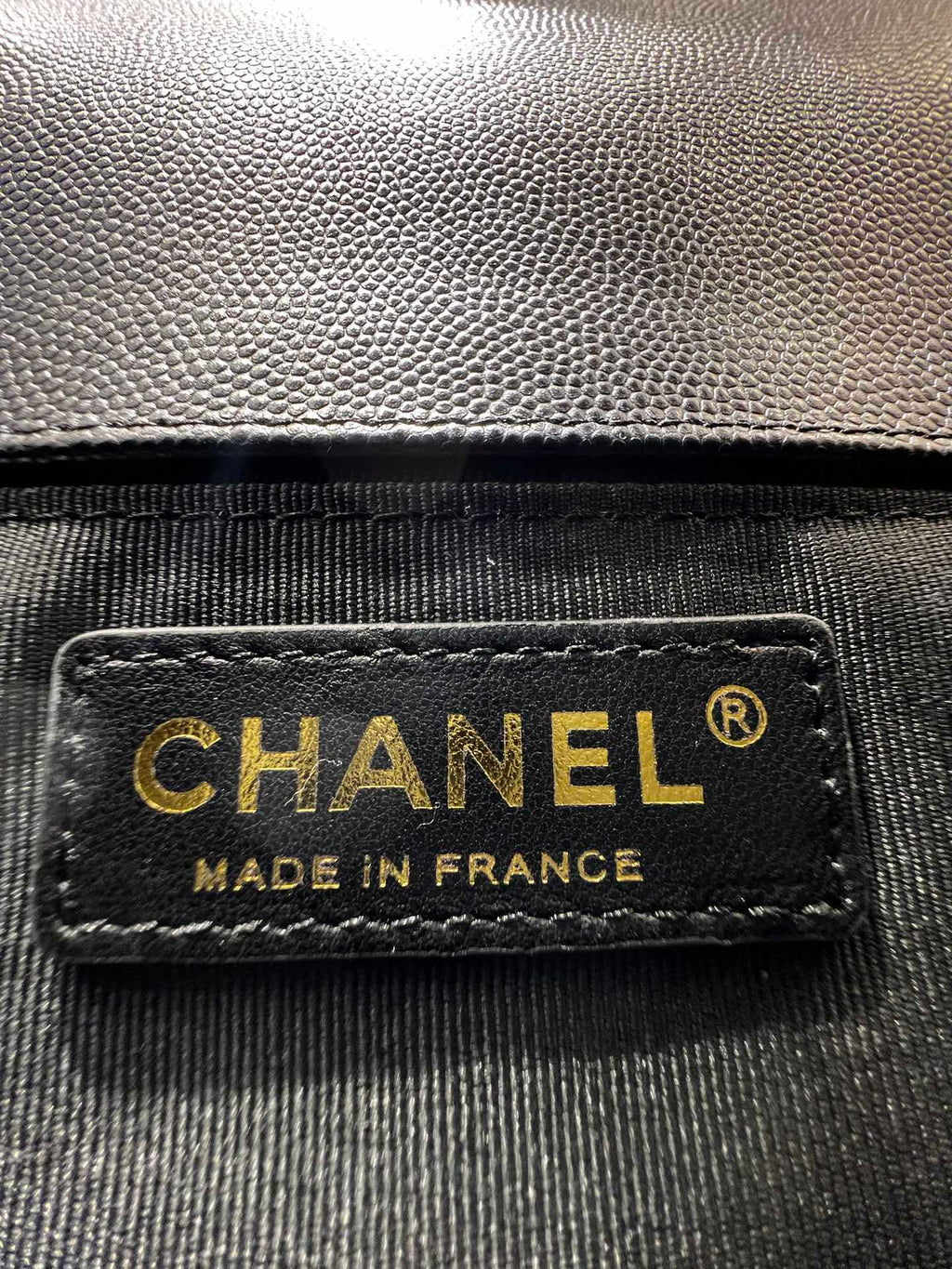 CHANEL BOY BAG MEDIUM 25 BLACK CAVIAR GOLD HARDWARE