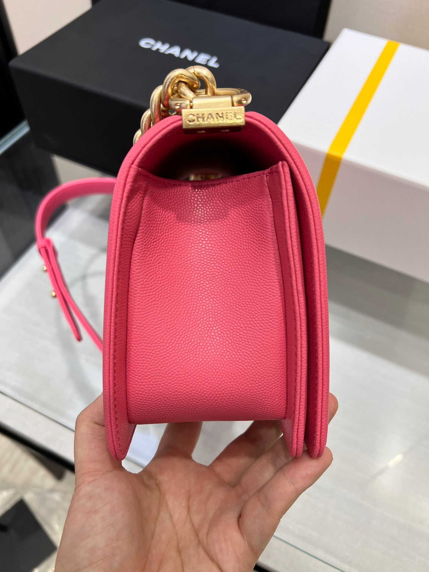 CHANEL BOY BAG MEDIUM 25 RED CAVIAR GOLD HARDWARE