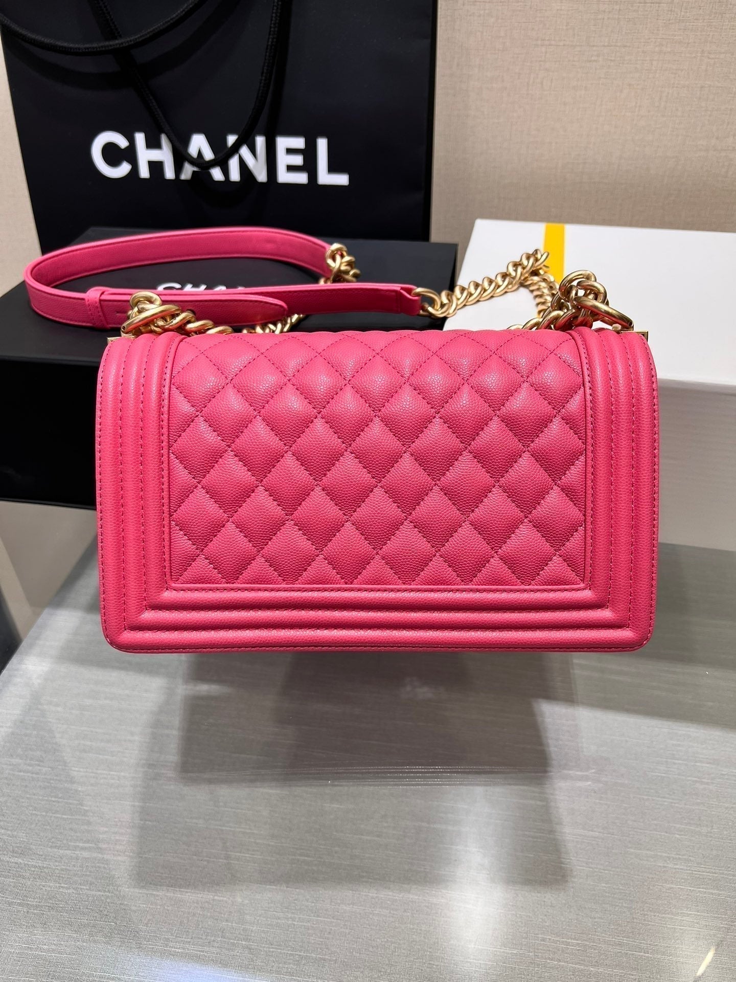 CHANEL BOY BAG MEDIUM 25 RED CAVIAR GOLD HARDWARE