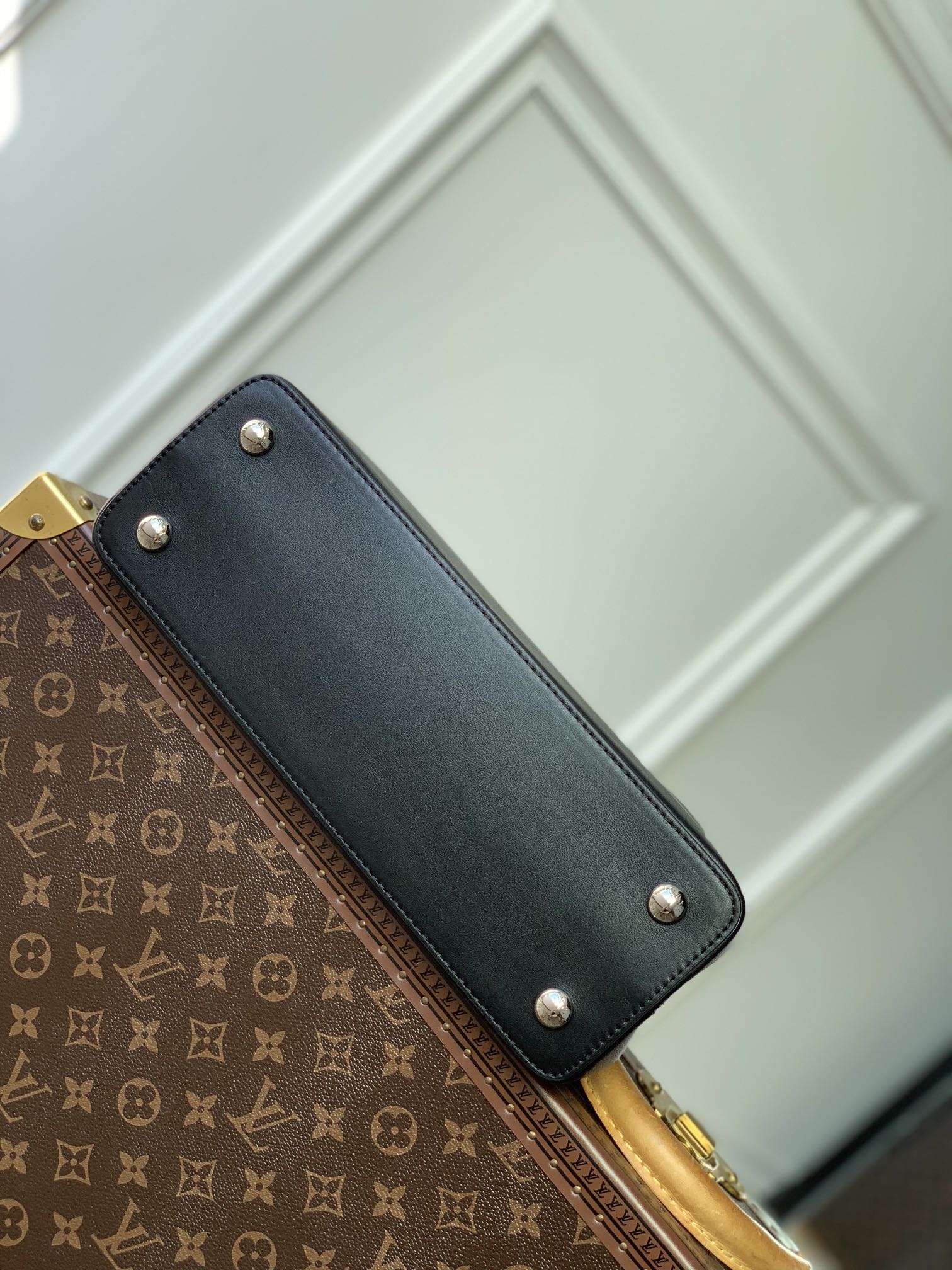 LOUIS VUITTON CAPUCINES MM 31 BLACK TAURILLON SILVER HARDWARE