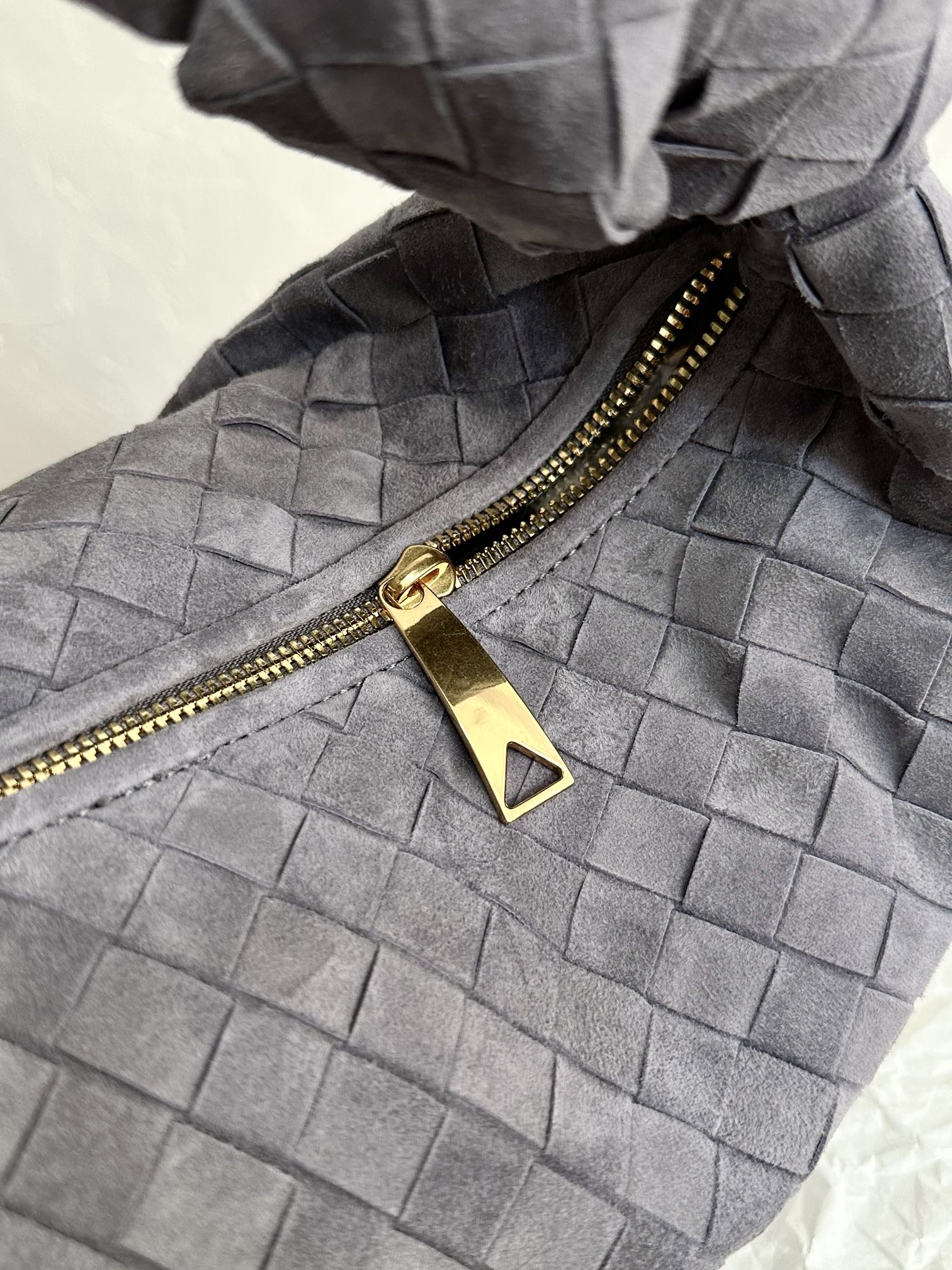 BOTTEGA VENETA TEEN JODIE 36CM GREY SUEDE LEATHER
