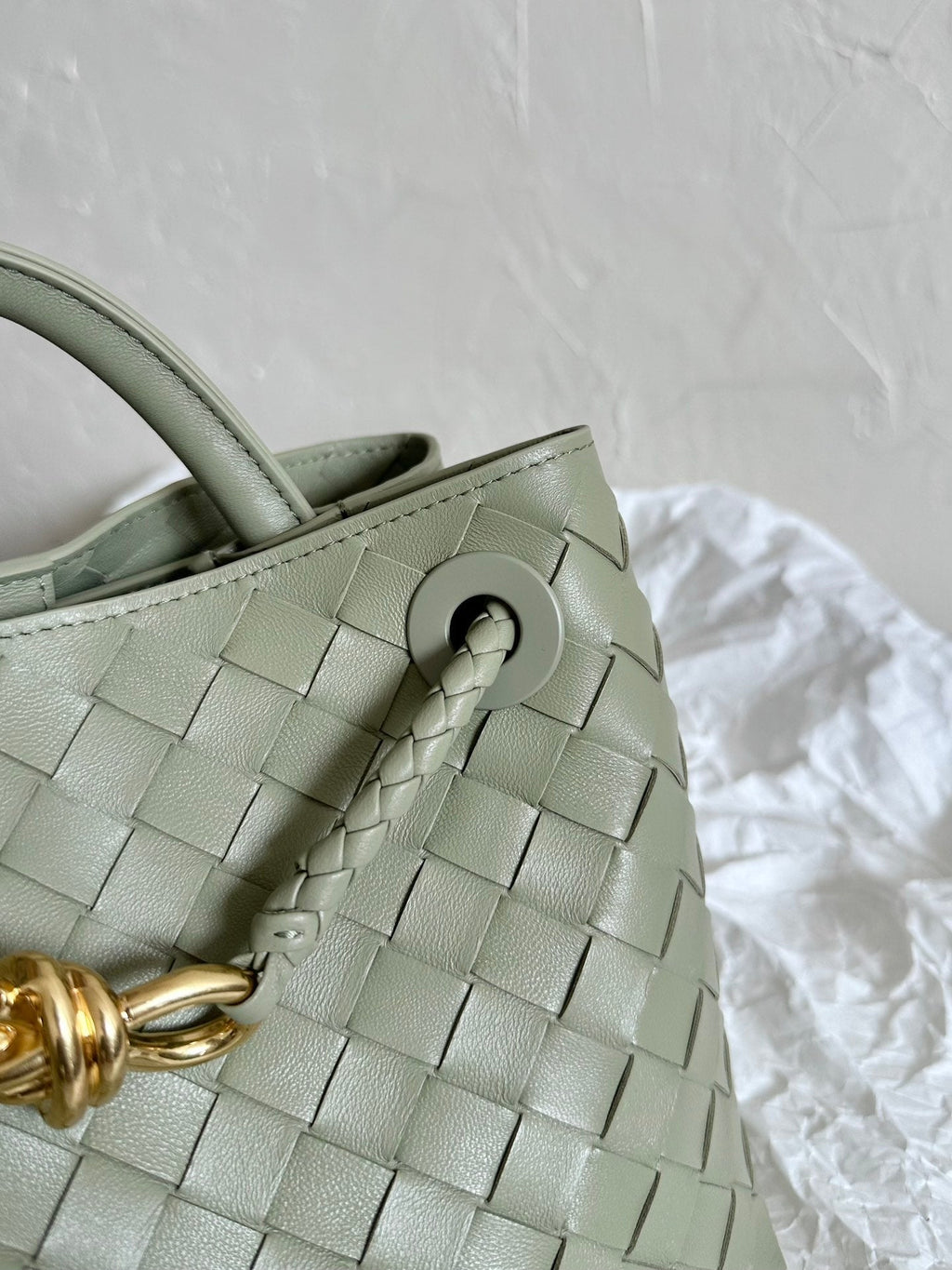 BOTTEGA VENETA SMALL ANDIAMO 25CM LIGHT GREEN LAMBSKIN