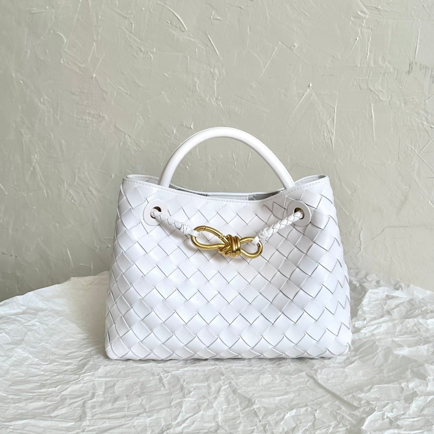 BOTTEGA VENETA SMALL ANDIAMO 25CM WHITE LAMBSKIN
