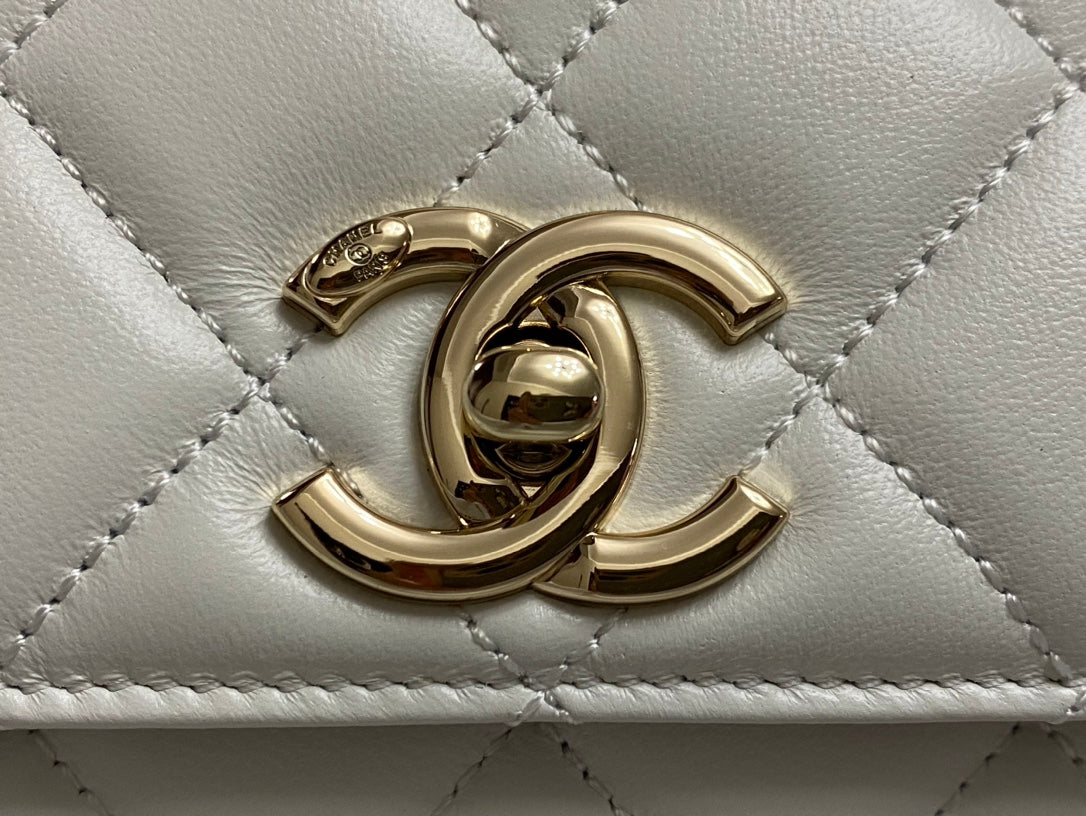 CHANEL TRENDY 20CM WHITE LAMBSKIN GOLD HARDWARE