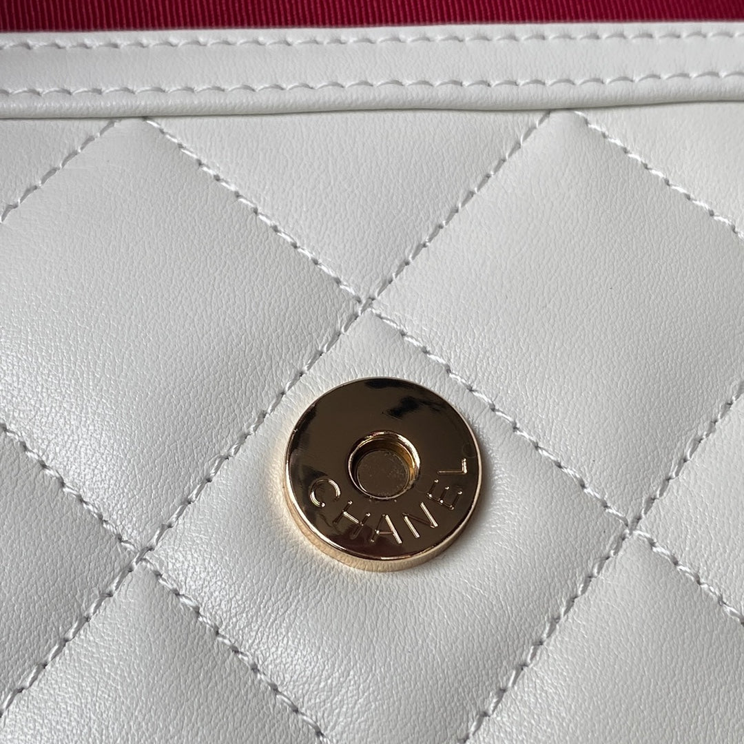 CHANEL HOBO 28CM WHITE LAMBSKIN GOLD HARDWARE