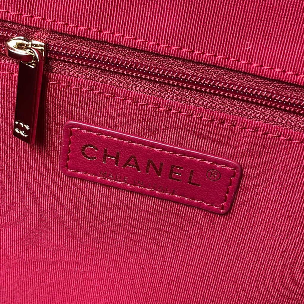 CHANEL HOBO 28CM WHITE LAMBSKIN GOLD HARDWARE