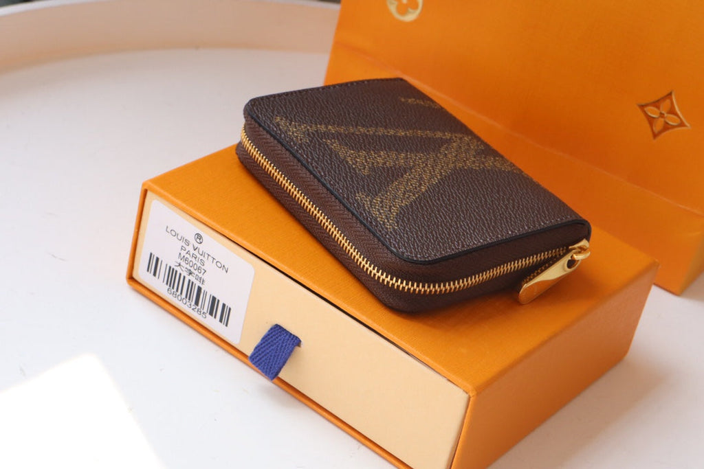 LOUIS VUITTON LV ZIPPY COIN PURSE MONOGRAM GIANT CANVAS