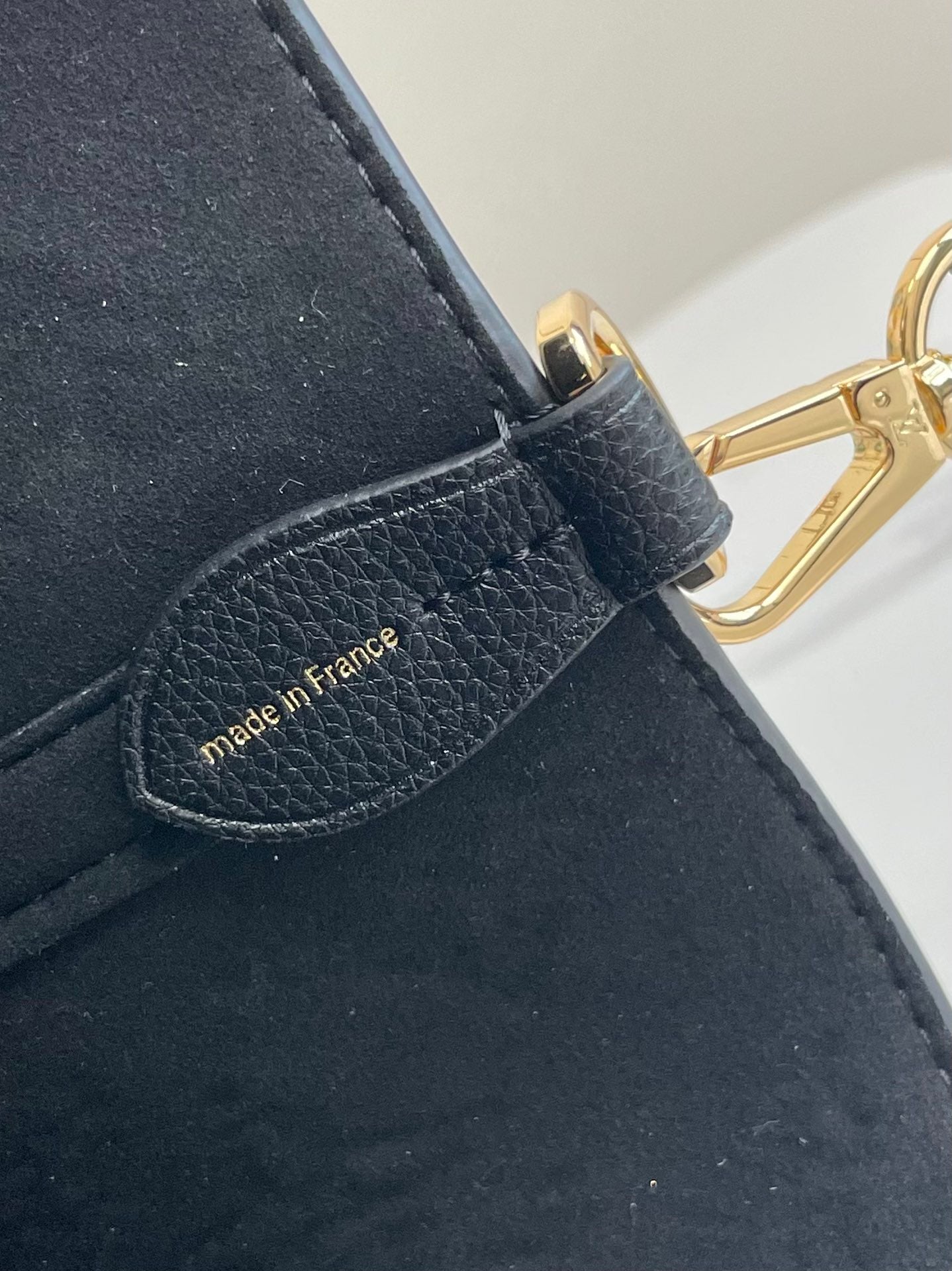 LOUIS VUITTON BLOSSOM MM 30 BLACK MAHINA CALFSKIN