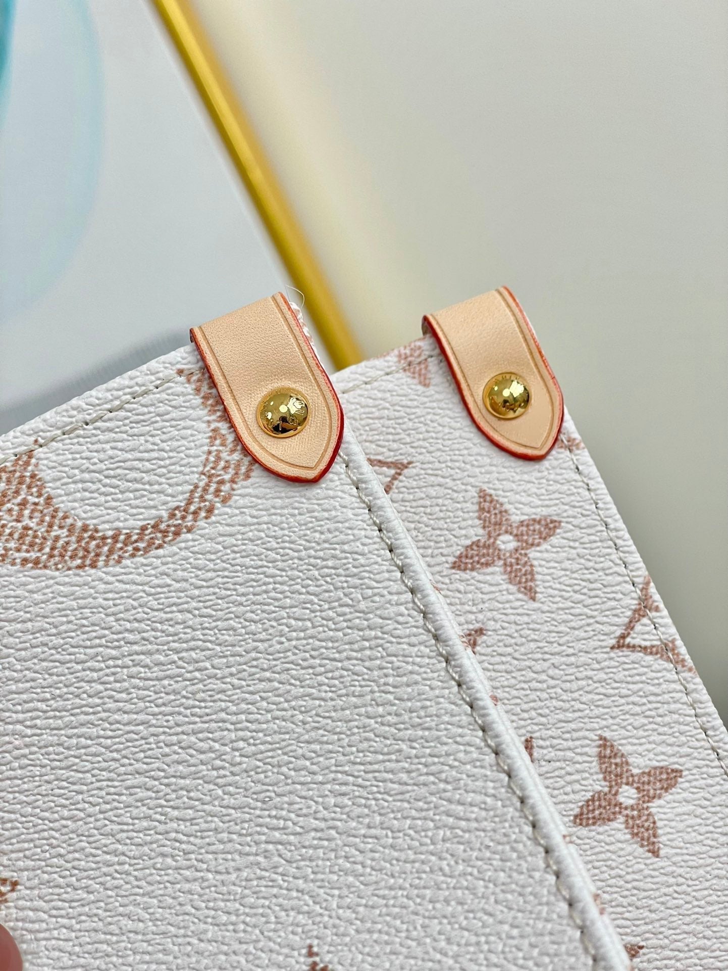 LOUIS VUITTON ONTHEGO 35 WHITE BROWN MONOGRAM CANVAS