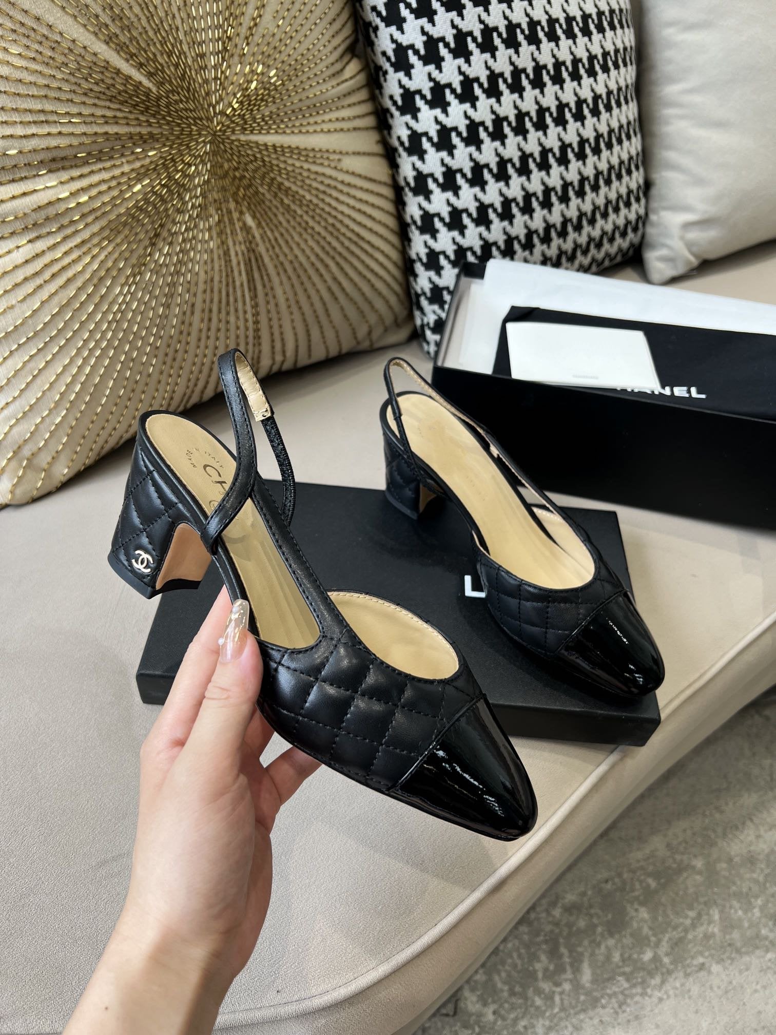 CHANEL slingbacks black quilted calfskin