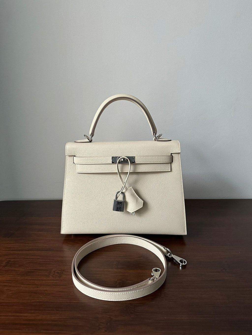 HERMES KELLY 25CM WHITE EPSOM SILVER HARDWARE