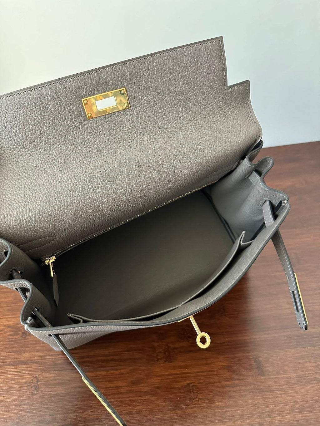 HERMES KELLY 28CM ETAIN TOGO GOLD HARDWARE