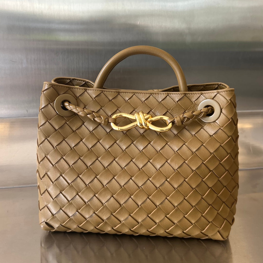 BOTTEGA VENETA SMALL ANDIAMO 25CM BROWN LAMBSKIN