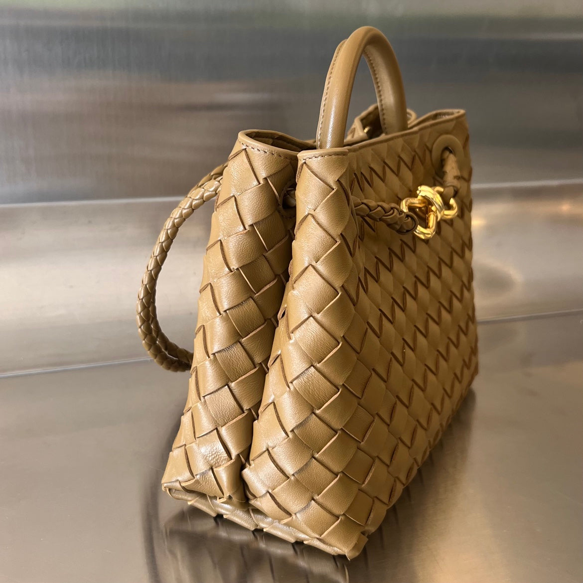 BOTTEGA VENETA SMALL ANDIAMO 25CM BROWN LAMBSKIN
