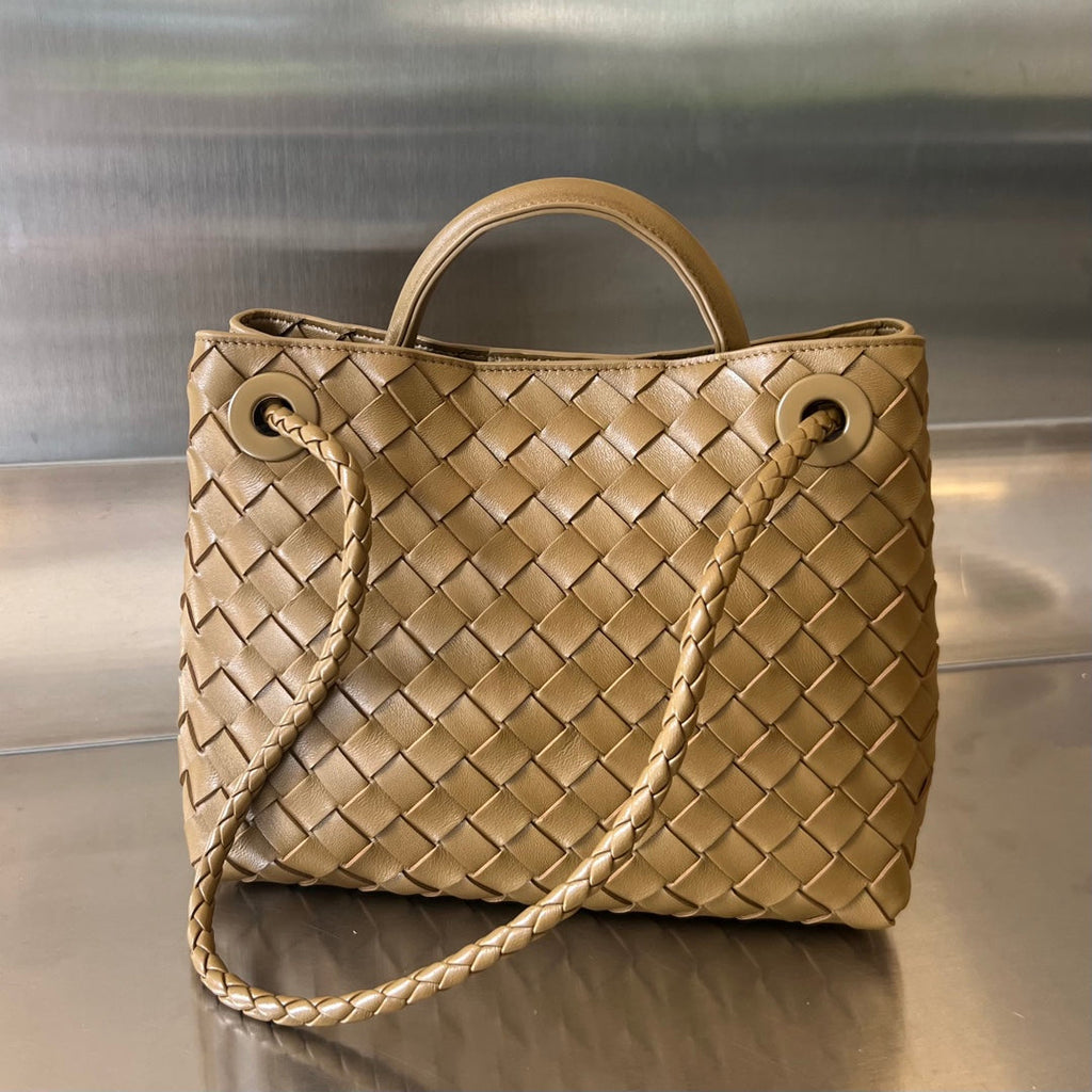 BOTTEGA VENETA SMALL ANDIAMO 25CM BROWN LAMBSKIN