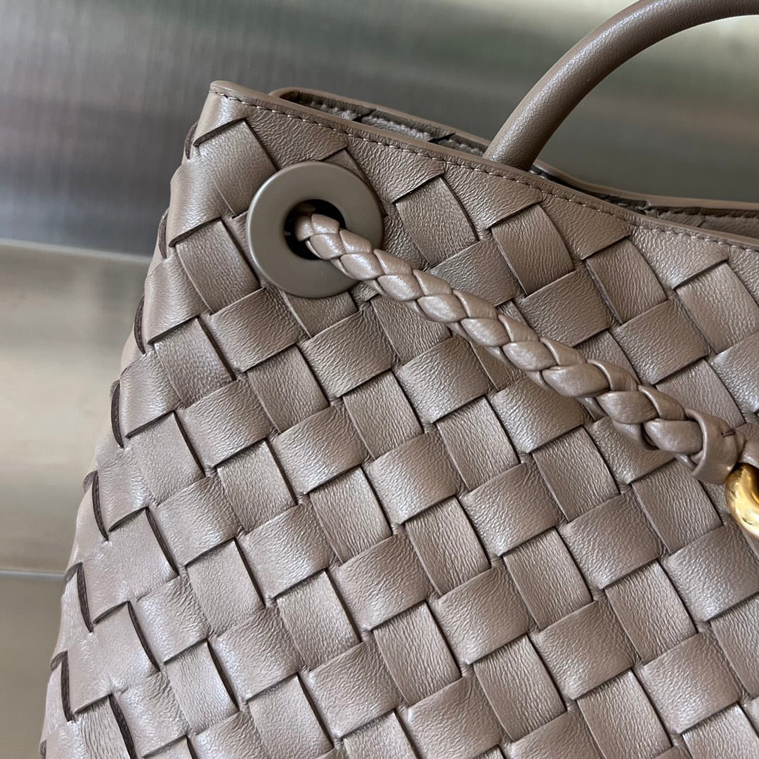 BOTTEGA VENETA SMALL ANDIAMO 25CM CHOCOLATE LAMBSKIN