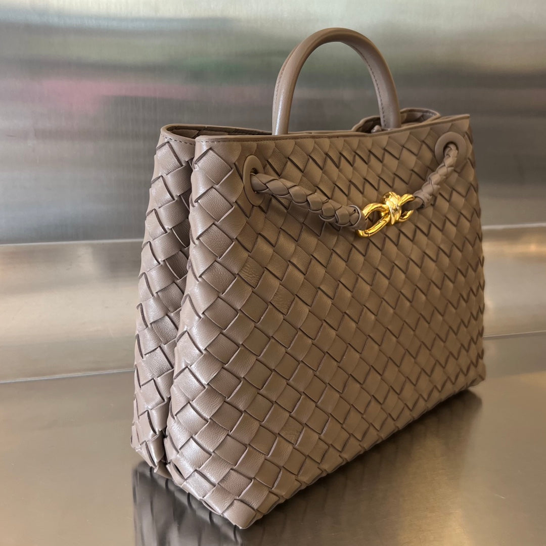 BOTTEGA VENETA MEDIUM ANDIAMO 32CM CHOCOLATE LAMBSKIN