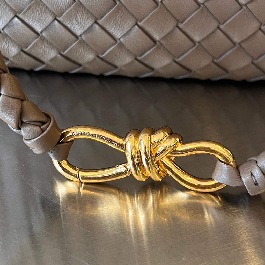 BOTTEGA VENETA MEDIUM ANDIAMO 32CM CHOCOLATE LAMBSKIN