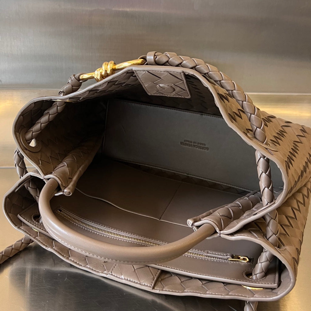 BOTTEGA VENETA MEDIUM ANDIAMO 32CM CHOCOLATE LAMBSKIN