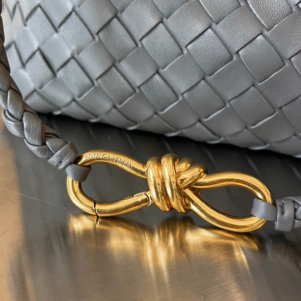 BOTTEGA VENETA SMALL ANDIAMO 25CM DARK GREY LAMBSKIN