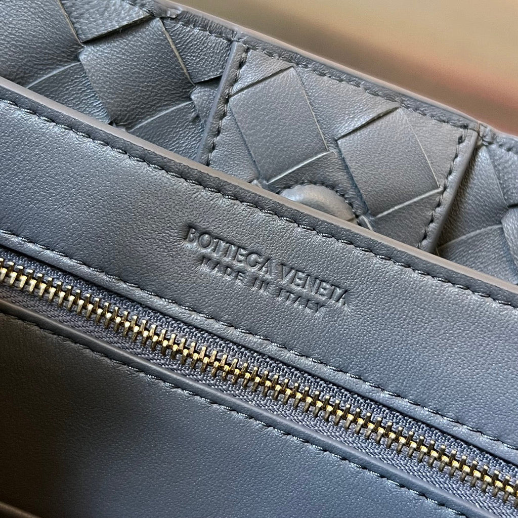 BOTTEGA VENETA SMALL ANDIAMO 25CM DARK GREY LAMBSKIN