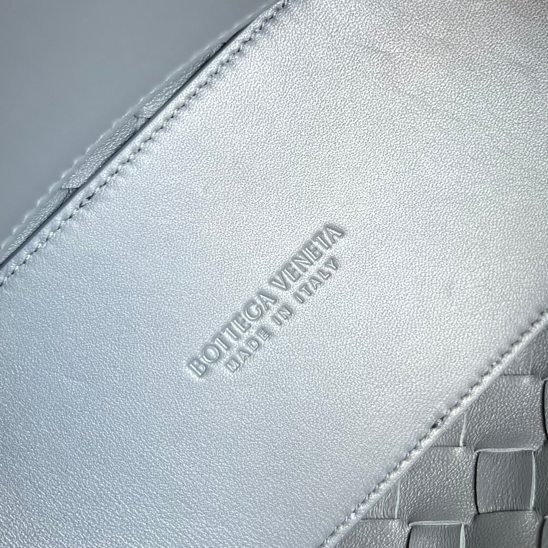 BOTTEGA VENETA SMALL ANDIAMO 25CM DARK GREY LAMBSKIN